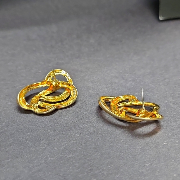 vintage gold tone earrings - Picture 7 of 16
